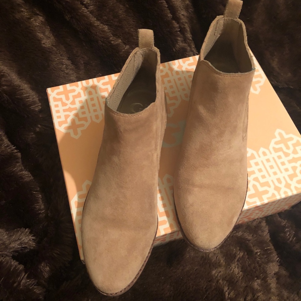Gianni Bini genuine suede booties